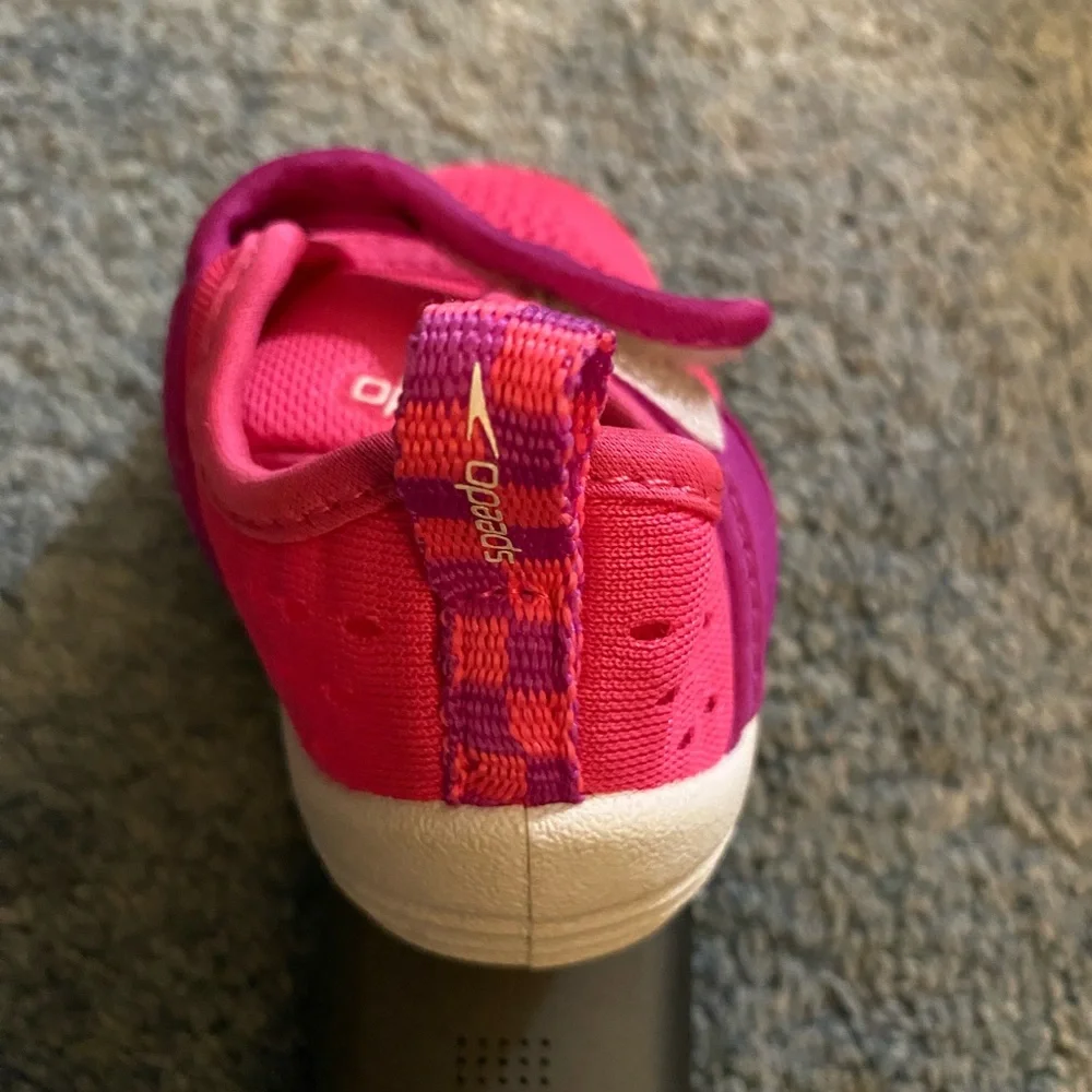 Speedo toddler girls water shoes. Bright pink with purple. Size 5-6.